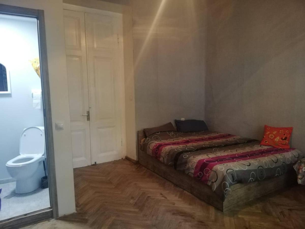 Eka'S Apartment On Marjanishvili Tbilisi Exterior photo