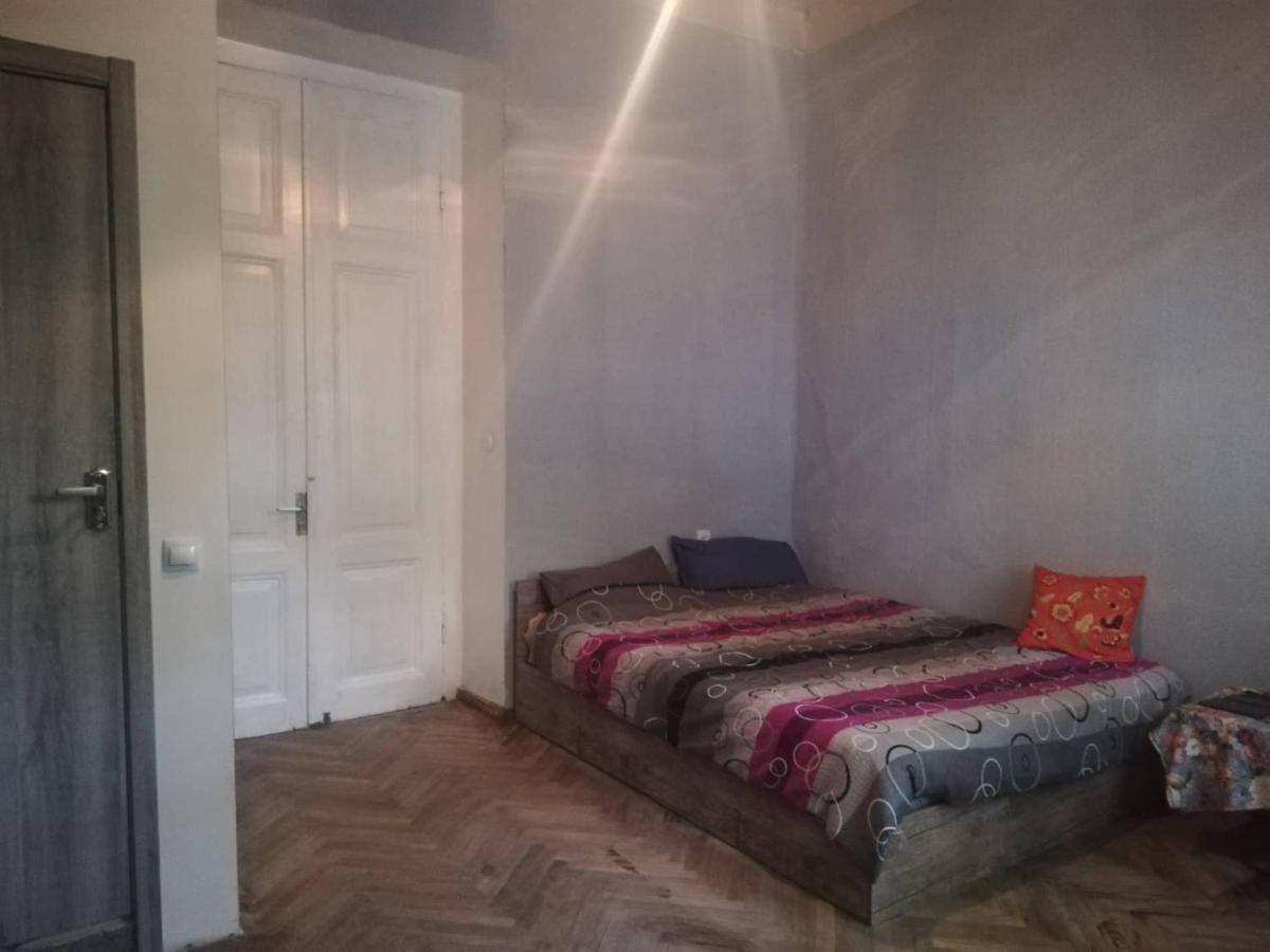 Eka'S Apartment On Marjanishvili Tbilisi Exterior photo